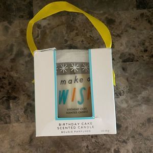 Hallmark “make a wish” birthday cake scented candle, 3oz